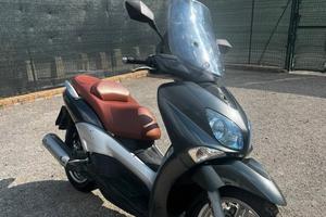 Scooter Yamaha xcity 250 con bauletto km 27000