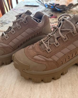 Scarpe da montagna o passeggiate CAT