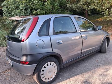 Opel corsa 1.2 benzina