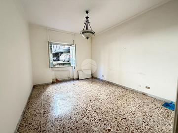 2 LOCALI A NAPOLI