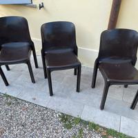 Tre sedie Artemide Selene di Vico Magistretti