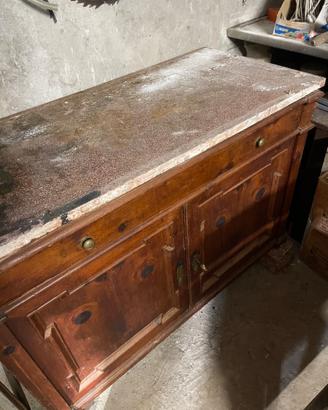 Credenza antica