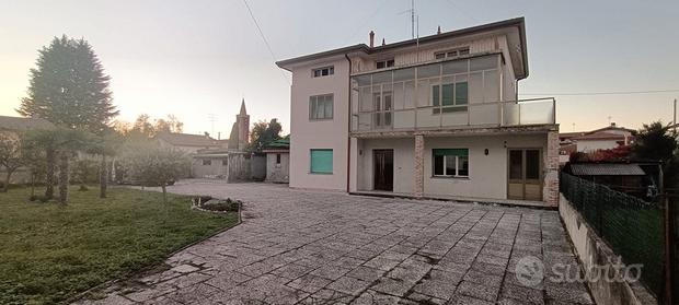 Casa doppia con terreno