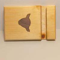 Porta telefono in legno artigianale con intarsio