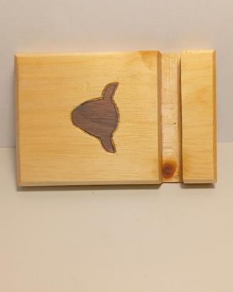 Porta telefono in legno artigianale con intarsio