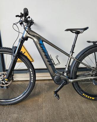 Ebike Giant con sella telescopica Pari al Nuovo