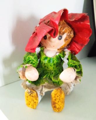 Bambolina Vintage in cartapesta 