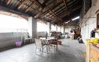 porzione di casa semi-indipendente con terreno