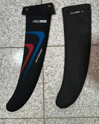 Windsurf pinna-boma-calzari-cappuccio-piede-gilet