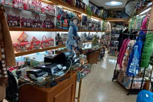 Locale c1 in via m.stabile/r.settimo 5 vetrine