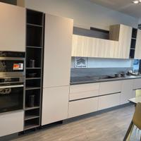 Cucina  laccata bianca a prezzo di fabbrica