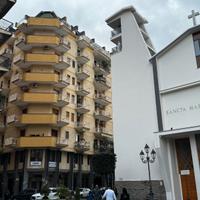 PIAZZA D' AMORA:200 mq con doppio ingresso