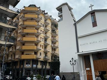 PIAZZA D' AMORA:200 mq con doppio ingresso