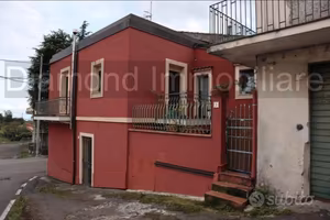 Casa singola di 100mq con garage a Santa Venerina