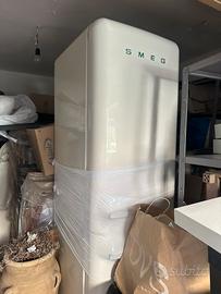 Frigorifero SMEG con congelatore