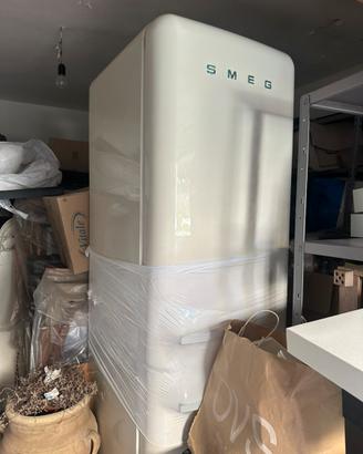 Frigorifero SMEG con congelatore