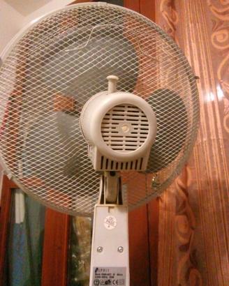 Ventilatore con asta regolabile
