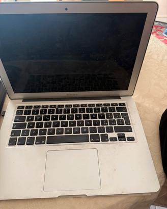 MacBook Air 13” 2017 i5 8GB RAM –