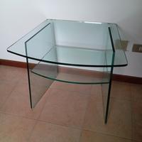 tavolino in vetro di cristallo e quadro 