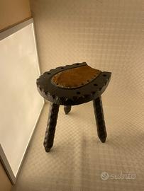 Sgabello Antico Artigianale in legno scolpito