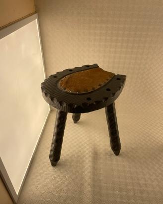 Sgabello Antico Artigianale in legno scolpito