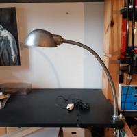 Lampada da tavolo morsetto stile industriale 1950