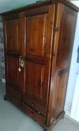 Armadio in legno massello