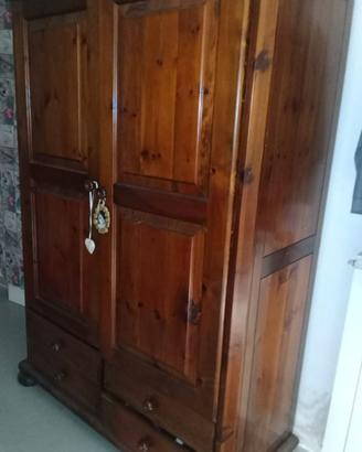 Armadio in legno massello