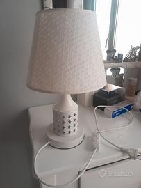 lampada con base traforata a stelle, luce doppia