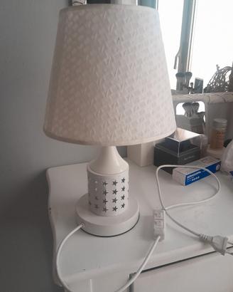 lampada con base traforata a stelle, luce doppia