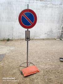 segnale stradale divieto di sosta