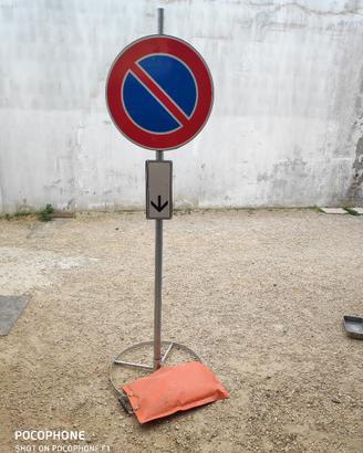 segnale stradale divieto di sosta