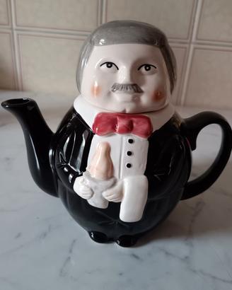 Teiera figurata a forma di maggioromo