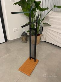 Porta asciugamani in legno e metallo  nero