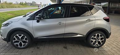 RENlAULT Captur 1.2 intens automatico 