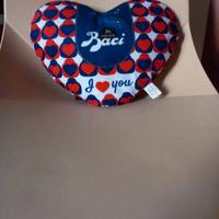 Cuscino a forma di cuore baci perugina 