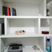 Libreria e attaccapanni