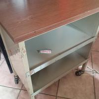 Scaffale con rotelle legno e metallo 