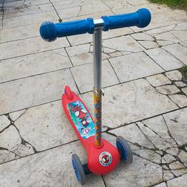 Monopattino a tre ruote a tema spiderman