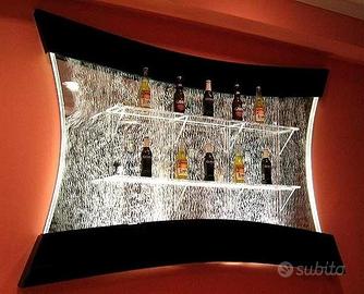 Vetrina bar bottiglie oggetti prodotti acqua bolle