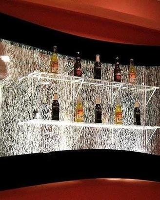 Vetrina bar bottiglie oggetti prodotti acqua bolle