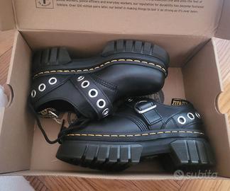 Dr martens basse outlet con borchie