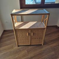 Mobiletto basso in vimini con ante