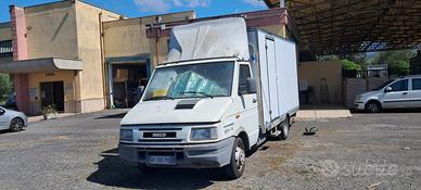 Camion a pescheria con frigorifero