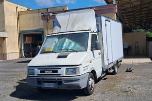 Camion a pescheria con frigorifero