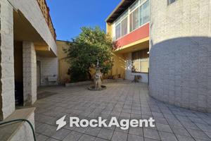 Palazzo / Stabile di 502 m² con più di 5 locali a 