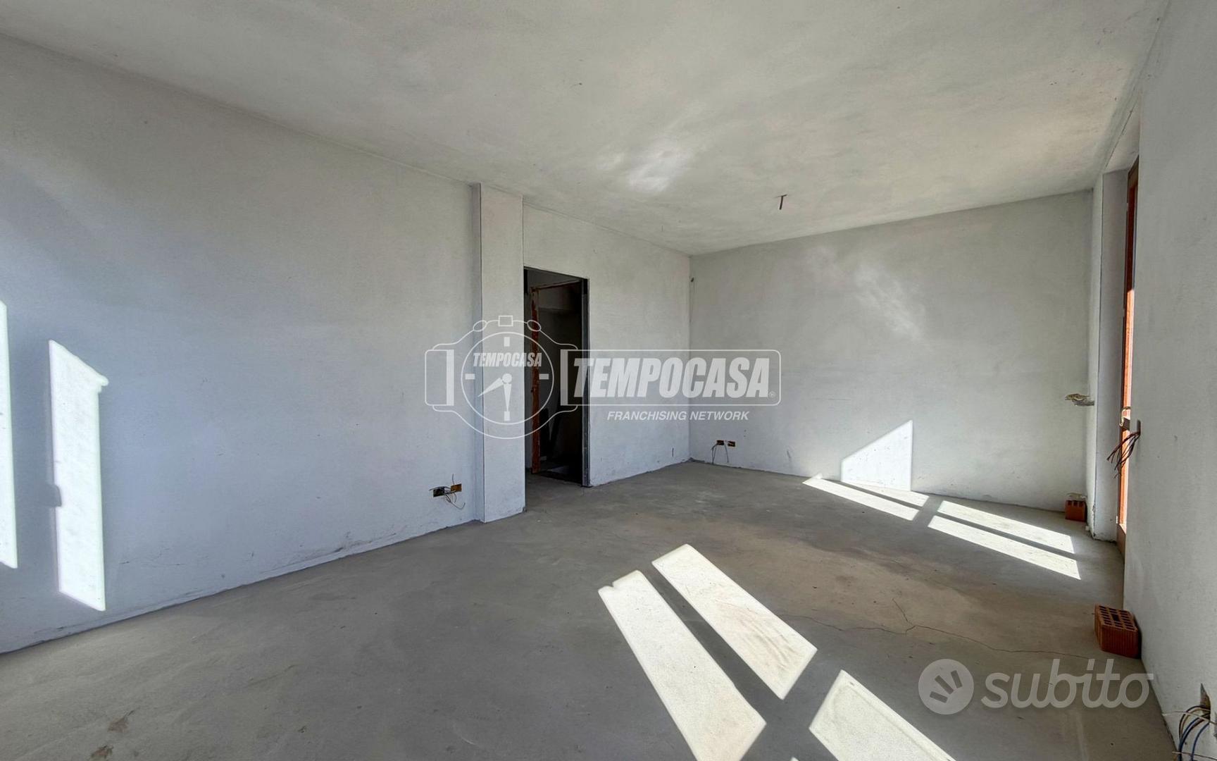 Esclusiva villa bifamiliare con giardino su tre la - Altro