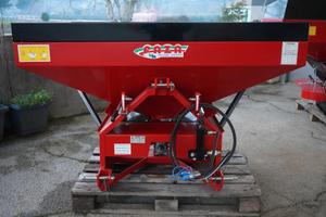 Spandiconcime rettangolare 800 lt FAZA