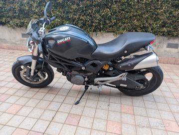 ducati Monster 696 