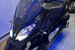 Piaggio MP3 300 hpe sport. ( patente B )